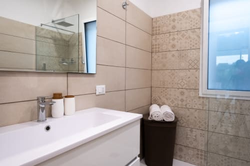 CASA VACANZA LIDO DI NOTO, AFFITTI BREVI, COUNTRY HOUSE LIDO DI NOTO, RELAX CAMPAGNA, MARE NATURA, VALDI NOTO, VACANZE ESTIVE, CAMERA MATRIMONIALE CON VISTA PANORAMICA, VISTA PANORAMICA SU CAMPAGNA, GIARDINO DI LIMONI E ULIVI, BAGNO MAICOLICHE,