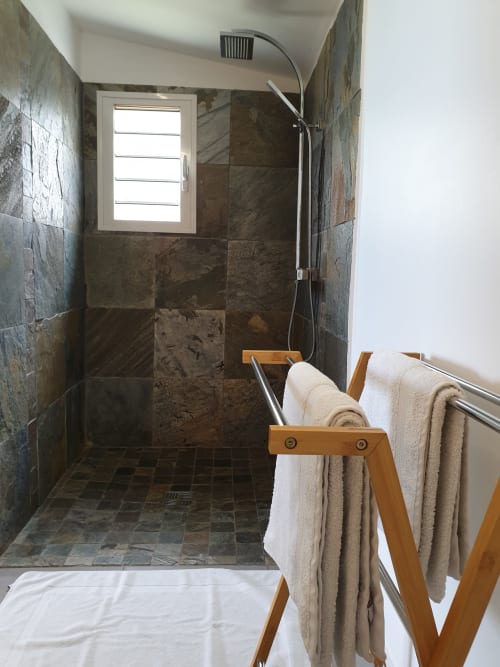 chambre ti kaz Eva, salle d'eau, ile de la réunion
