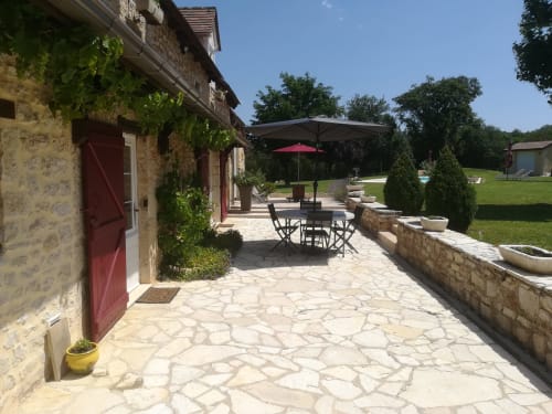 grande terrasse côté sud pour prendre vos repas