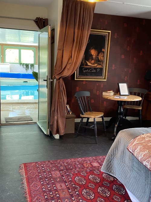 Chambre double avec accès direct à la piscine et au jacuzzi