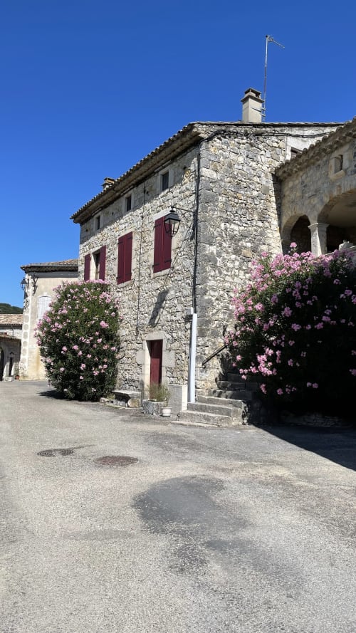 rue des Couradous, village tranquille, Auberge dans le village, resto 