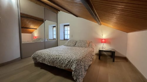 Hébergement Ardèche du sud Proche Vallon Pont d'arc, Le gîte de Babeth - 2ème chambre 1 lit en 140, armoire penderie.