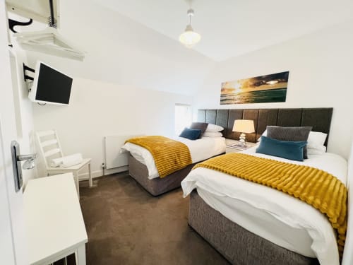 Home - Westward Ho - Bideford - Devon - BnB - Uk - Holiday - Hot Tub - Comfortable - great views - walking close by - nature
