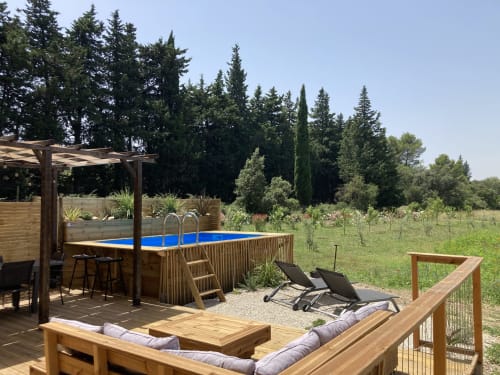 Terrasse avec vue sur un jardin dégagé  Gîte Fontaine Mas 9 Romanin