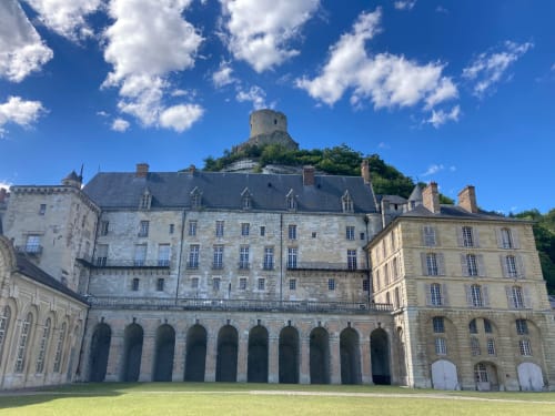 La Roche Guyon castle with tower and manicured lawn, near Giverny hotel Le Paradis de Lucile