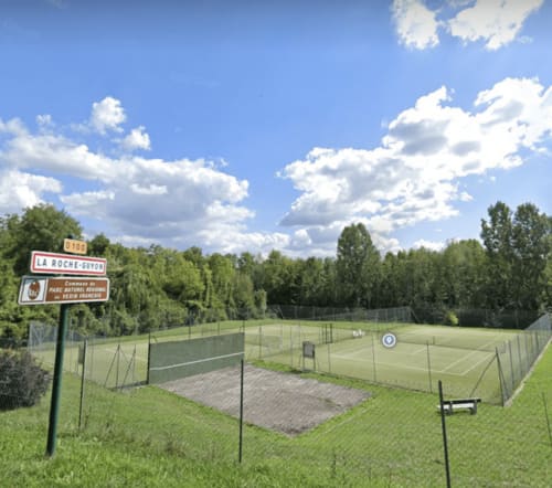 Tennis courts at La Roche-Guyon regional park near Le Paradis de Lucile, Giverny