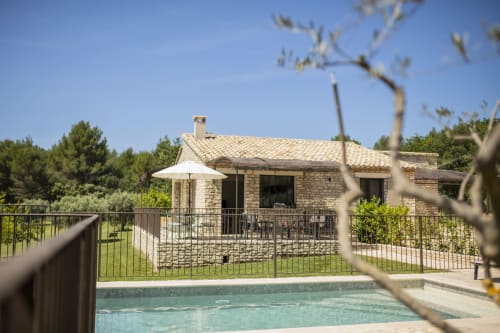 Piscine privée chauffée La Bastide Toujours Dimanche, villa en pierre au coeur du Luberon, Provence
