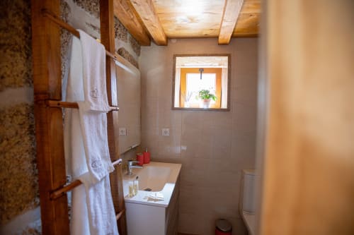 Casa das Tias, alojamento local, Porto quartos conforto, férias, fim-de-semana, norte, Portugal, praia, piscina, churrasqueira, festas, verão. bonita aconchegante e económica amiga ambiente. Cozinha maquina lavar roupa louça, frigorífico forno micro-ondas.