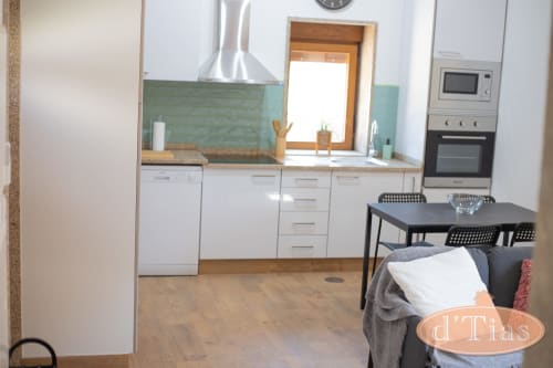 Casa das Tias, alojamento local quartos conforto, férias, fim-de-semana, norte, Portugal, praia, piscina, churrasqueira, festas, verão. bonita aconchegante e económica amiga ambiente. Cozinha maquina lavar roupa louça, frigorífico forno micro-ondas.