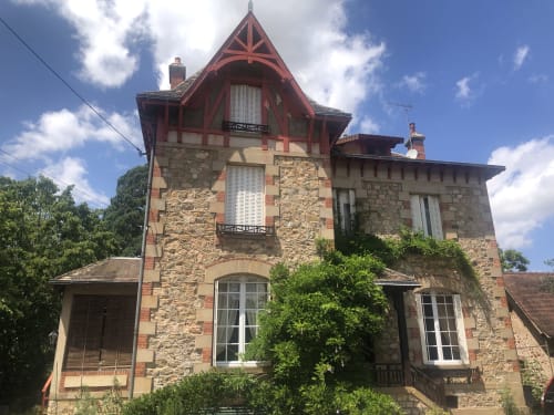 Maison de la Comtesse | Cosne d'Allier | Pool | Family Functions | Clean | Cozy | Sleeps 12 | BBQ | B&B 