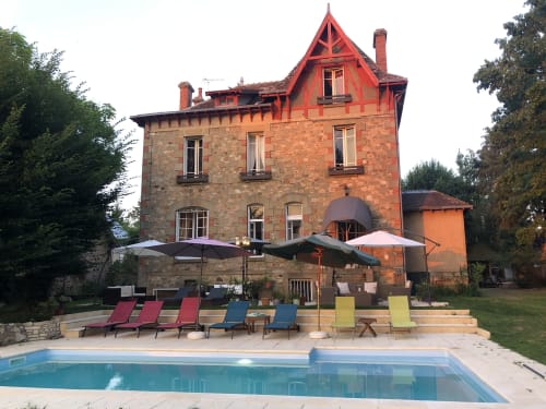 Maison de la Comtesse | Cosne d'Allier | Pool | Family Functions | Clean | Cozy | Sleeps 12 | BBQ | B&B 