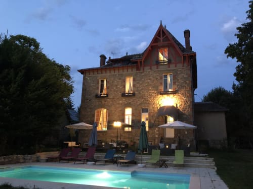 Maison de la Comtesse | Cosne d'Allier | Pool | Family Functions | Clean | Cozy | Sleeps 12 | BBQ | B&B 