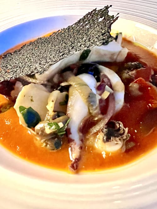 Gastronomisch zeevruchtengerecht in bed & breakfast Provence Km28 in Gordes, Frankrijk, met verse schelpdieren en rode saus