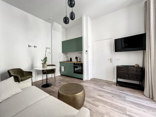 Appartement Le Parisien au Laurencin, appart’hôtel à Sens centre-ville. Cuisine équipée, wifi, linge, arrivée autonome, écran plat, smart tv. Réservez en direct.