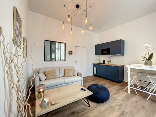 Appartement La Plage au Laurencin, appart’hôtel à Sens centre-ville. Cuisine équipée, wifi, linge, arrivée autonome, espace de vie. Réservez en direct.