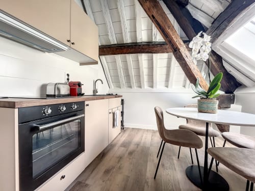 Appartement Le Comble au Laurencin, appart’hôtel à Sens centre-ville. Cuisine équipée, wifi, linge, arrivée autonome. Réservez en direct.
