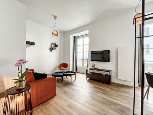 Appartement Le Seventies au Laurencin, appart’hôtel à Sens centre-ville. Cuisine équipée, wifi, linge, arrivée autonome, espace de vie. Réservez en direct.