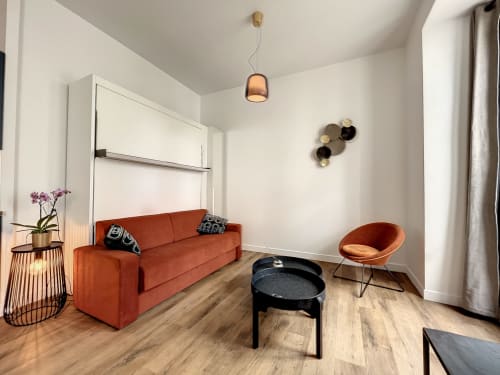 Appartement Le Seventies au Laurencin, appart’hôtel à Sens centre-ville. Cuisine équipée, wifi, linge, arrivée autonome, salon, lit escamotable. Réservez en direct.