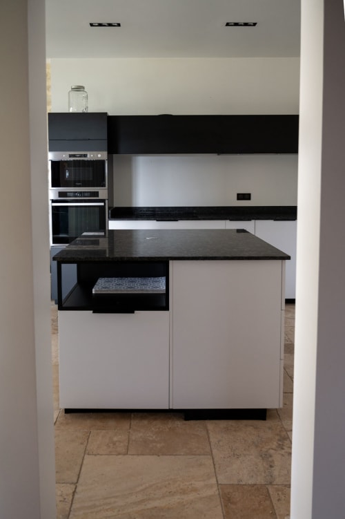 cuisine entièrement équipée dans une superbe maison de famille en plein coeur du vexin français à 1 heure de Paris et  10 minutes de Giverny