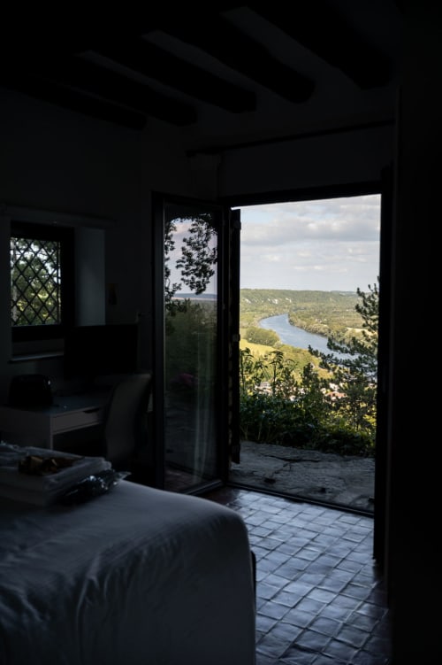 chambre vue seine dans une superbe maison de famille en plein coeur du vexin français à 1 heure de Paris et  10 minutes de Giverny