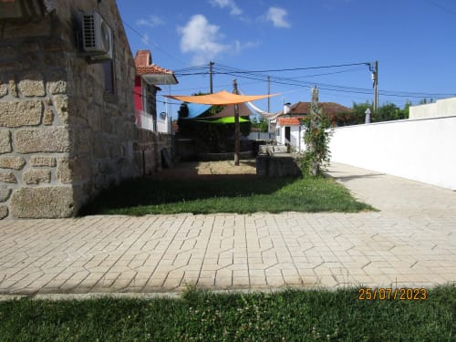 Casa das Tias, alojamento local quartos conforto, férias, norte, Portugal, praia, piscina, churrasqueira, festas, verão. bonita aconchegante e económica amiga ambiente. Cozinha maquina lavar roupa louça, frigorífico forno micro-ondas. 