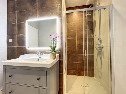 Appartement Le Peachy au Laurencin, appart’hôtel à Sens centre-ville. Cuisine équipée, wifi, linge, arrivée autonome, salle d'eau. Réservez en direct.