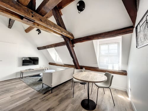 Appartement L'Authentique au Laurencin, appart’hôtel à Sens centre-ville. Cuisine équipée, wifi, linge, arrivée autonome, espace repas. Réservez en direct.