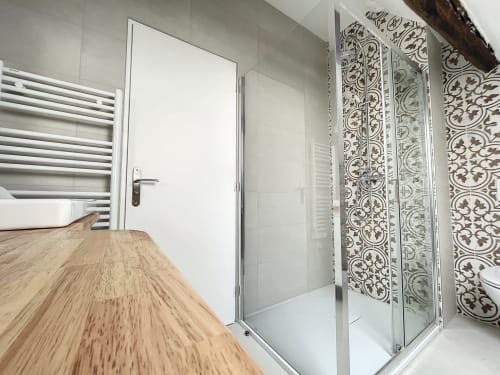 Appartement L'Authentique au Laurencin, appart’hôtel à Sens centre-ville. Cuisine équipée, wifi, linge, arrivée autonome, salle d'eau. Réservez en direct.