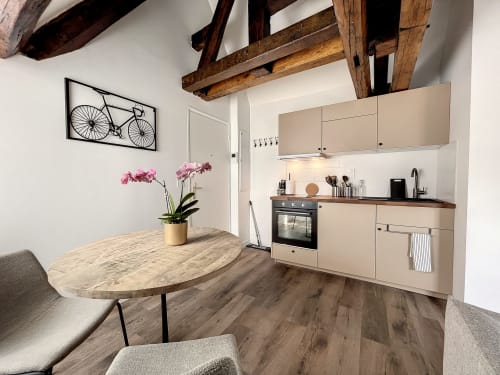 Appartement L'Authentique au Laurencin, appart’hôtel à Sens centre-ville. Cuisine équipée, wifi, linge, arrivée autonome. Réservez en direct.