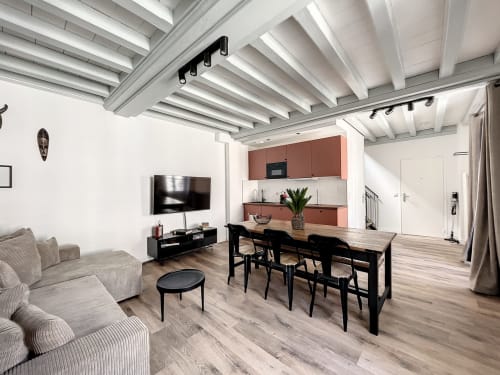 Appartement Le Duplex au Laurencin, appart’hôtel à Sens centre-ville. Cuisine équipée, wifi, linge, arrivée autonome, grande pièce de vie. Réservez en direct.