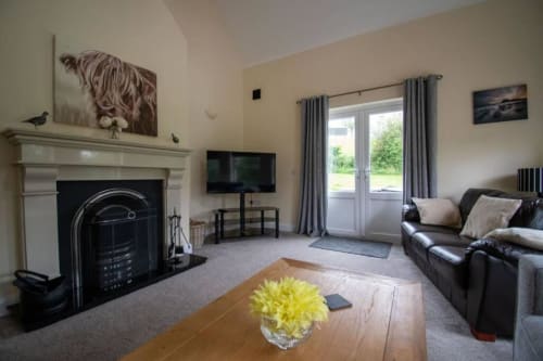spacious property - Kilskeery - modern country house - kitchen - fireplace - hot tub - cozy - lough Erne