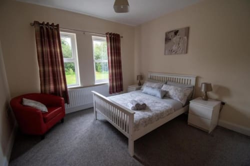 spacious property - Kilskeery - modern country house - kitchen - fireplace - hot tub - cozy - lough Erne