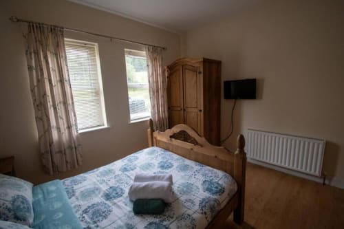 spacious property - Kilskeery - modern country house - kitchen - fireplace - hot tub - cozy - lough Erne