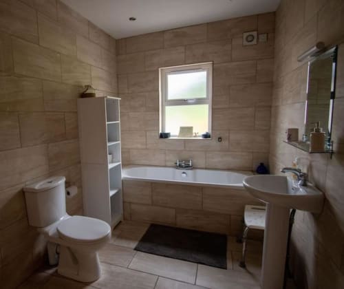spacious property - Kilskeery - modern country house - kitchen - fireplace - hot tub - cozy - lough Erne