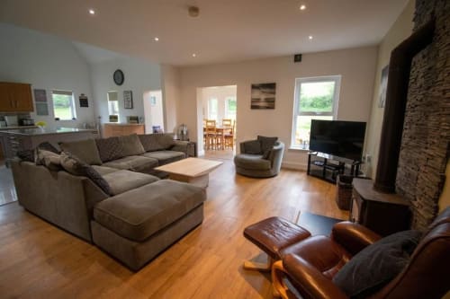 spacious property - Kilskeery - modern country house - kitchen - fireplace - hot tub - cozy - lough Erne