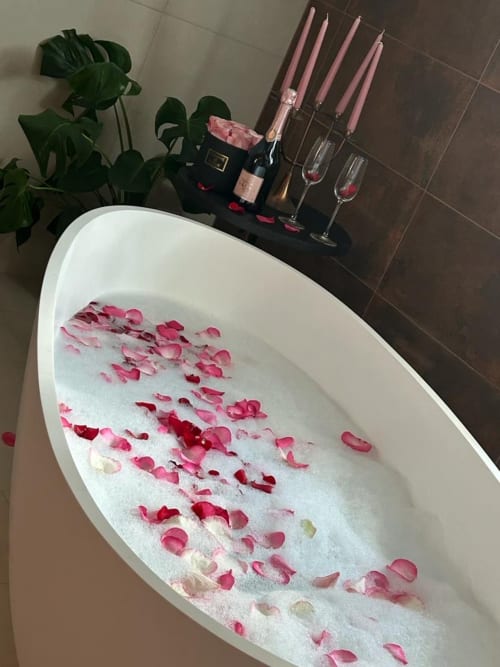 Appartement Le Duplex au Laurencin, appart’hôtel à Sens centre-ville. Cuisine équipée, wifi, linge, arrivée autonome, baignoire, pack romantique. Réservez en direct.