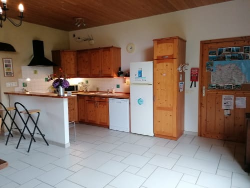 Ferienhaus Ker Huon - die Küche - Ferienhaus mit privatem, überdachten und beheizten Pool, Ferienvermietung, Rosa Granitküste - Côtes d'Armor - Bretagne - Perros Guirec Tréguier Trégastel Paimpol Frankreich