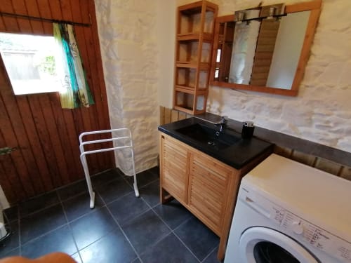 Gîte de Ker Huon - salle de bain du rez-de-chaussée- Gîte avec piscine privée, couverte et chauffée, location de vacances, côte de granit rose – côtes d'armor - bretagne - Perros Guirec Tréguier Trégastel Paimpol