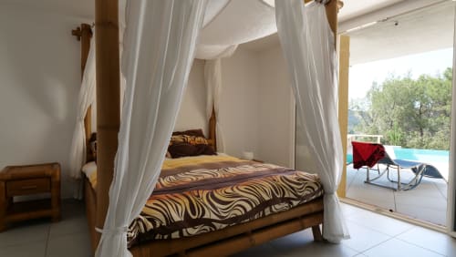 Zimmer (Suite) auf Gartenebene, klimatisiert und mit Blick auf den Pool und den Strand