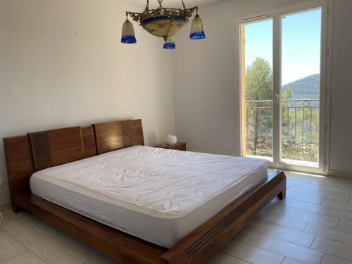 Klimatisiertes Schlafzimmer im 1. Stock mit Kleiderschränken