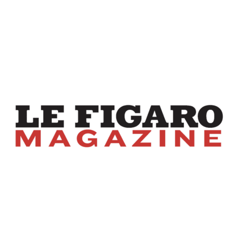 Logo du Figaro Magazine avec texte noir et rouge sur fond blanc