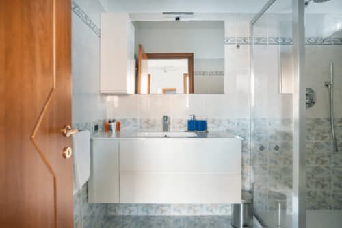Villa Vista Lago Bellano | Bagno camera matrimoniale | Hotel in Bellano | Bed & Breakfasts in Bellano | B&B in Bellano | Hotel lago di Como a Bellano | Hotels | Dove dormire Bellano | Casa Vacanze in Bellano | Appartamento lussuoso in Bellano | Modern design vista lago | Appartamento luxury in Bellano