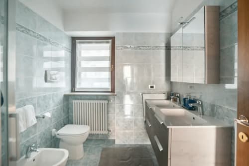 Villa Vista Lago Bellano | Bagno | Hotel in Bellano | Bed & Breakfasts in Bellano | B&B in Bellano | Hotel lago di Como a Bellano | Hotels | Dove dormire Bellano | Casa Vacanze in Bellano | Appartamento lussuoso in Bellano | Modern design vista lago | Appartamento luxury in Bellano