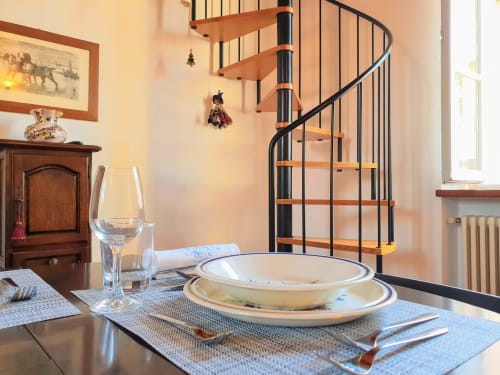 Appartamenti di Villa Vista Lago | Soggiorno e sala da pranzo finemente arredato | Affitto appartamento a Varenna e Bellano. | Downtown Varenna | Vista Lago | Varenna case | hotel vacanza | Varenna B&B| Villa Varenna | Casa sul lago | Traghetto | Dove dormire a Varenna 