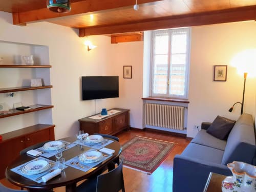 Appartamenti di Villa Vista Lago | Soggiorno e sala da pranzo finemente arredato | Affitto appartamento a Varenna e Bellano. | Downtown Varenna | Vista Lago | Varenna case | hotel vacanza | Varenna B&B| Villa Varenna | Casa sul lago | Traghetto | Dove dormire a Varenna 