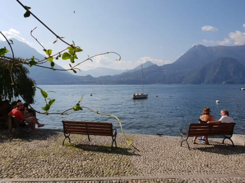 Appartamenti di Villa Vista Lago | Piazzetta vista lago | Aria Condizionata, Wi-Fi, smart TV | Affitto appartamento a Varenna e Bellano. | Downtown Varenna | Vista Lago | Varenna case | hotel vacanza | Varenna B&B| Villa Varenna | Casa sul lago | Traghetto | Dove dormire a Varenna 