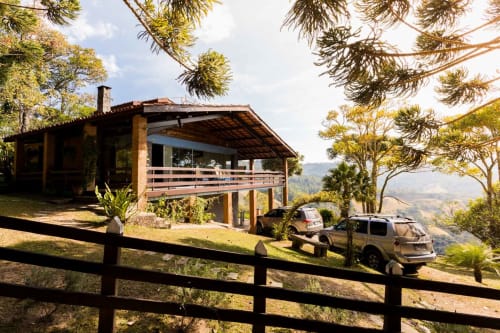 Vila de montanha em Paraíso nas Montanhas em Campos do Jordão com vistas panorâmicas do vale e arquitetura moderna
