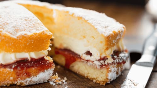 Homemade Victoria Sponge | Stay in a France Chateau Treehouse 