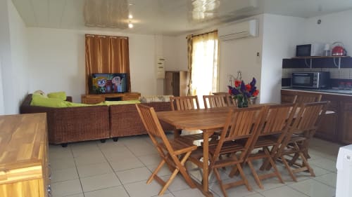 Villa Case Vi D'O à La Plaine des Cafres, vue montagne, séjour et salle à manger ouverts