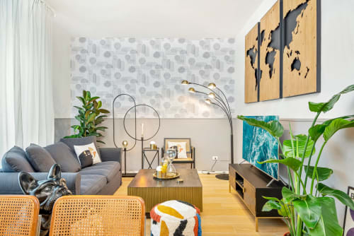 Appartamento di lusso moderno presso SleepWithMe B&B a Pisa con arredamento minimalista, piante e vista sulla città